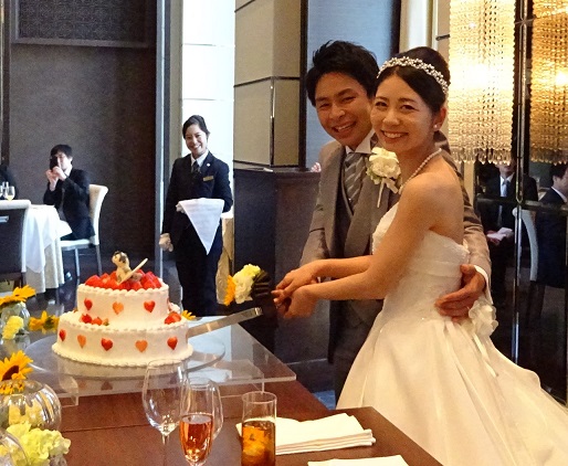 山田ご夫妻結婚式を開きます。
